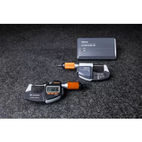   Digitális mikrométer U-WAVE készletben 0-25/0,001mm. Mikrométer Quantumike IP65 (293-140-40), adó (264-622) és csatlakozó egység (02AZF960) Mitutoyo 293-140-40-IEEE