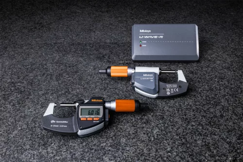 Digitális mikrométer U-WAVE készletben 0-25/0,001mm. Mikrométer Quantumike IP65 (293-140-40), adó (264-622) és csatlakozó egység (02AZF960) Mitutoyo 293-140-40-IEEE