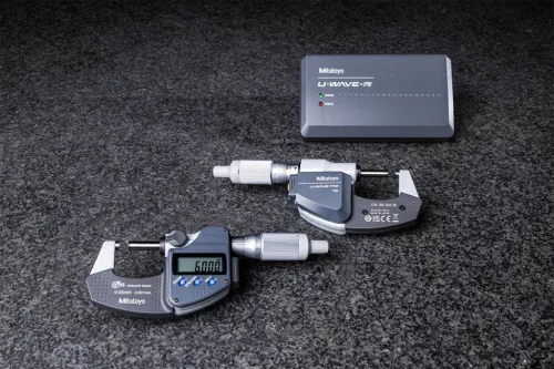 Digitális mikrométer U-WAVE készletben 0-25/0,001mm. Mikrométer IP65 (293-234-30), adó (264-622) és csatlakozó egység (02AZF310) Mitutoyo 293-234-30-IEEE