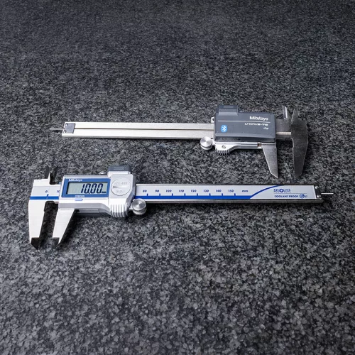Digitális tolómérő U-WAVE Bluetooth készletben 0-150/0,01mm. Tolómérő IP67 (500-719-20) adó (264-624) és csatlakozó egység (02AZF310) Mitutoyo 500-719-20-BT