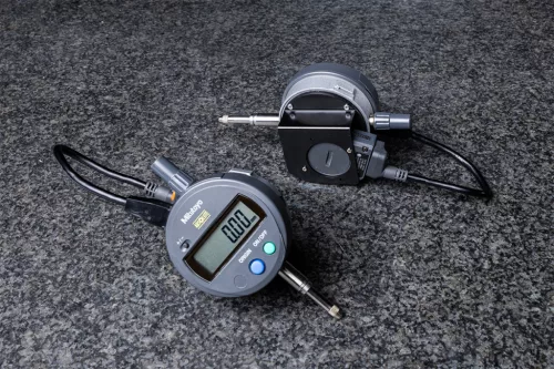 Digitális mérőóra U-WAVE Bluetooth készletben 0-12,7/0,01mm. Mérőóra (543-781B-10), adó (264-627), csatlakozó kábel (02AZD790F) és rögzitő egység (02AZF670) Mitutoyo 543-781B-10-BT